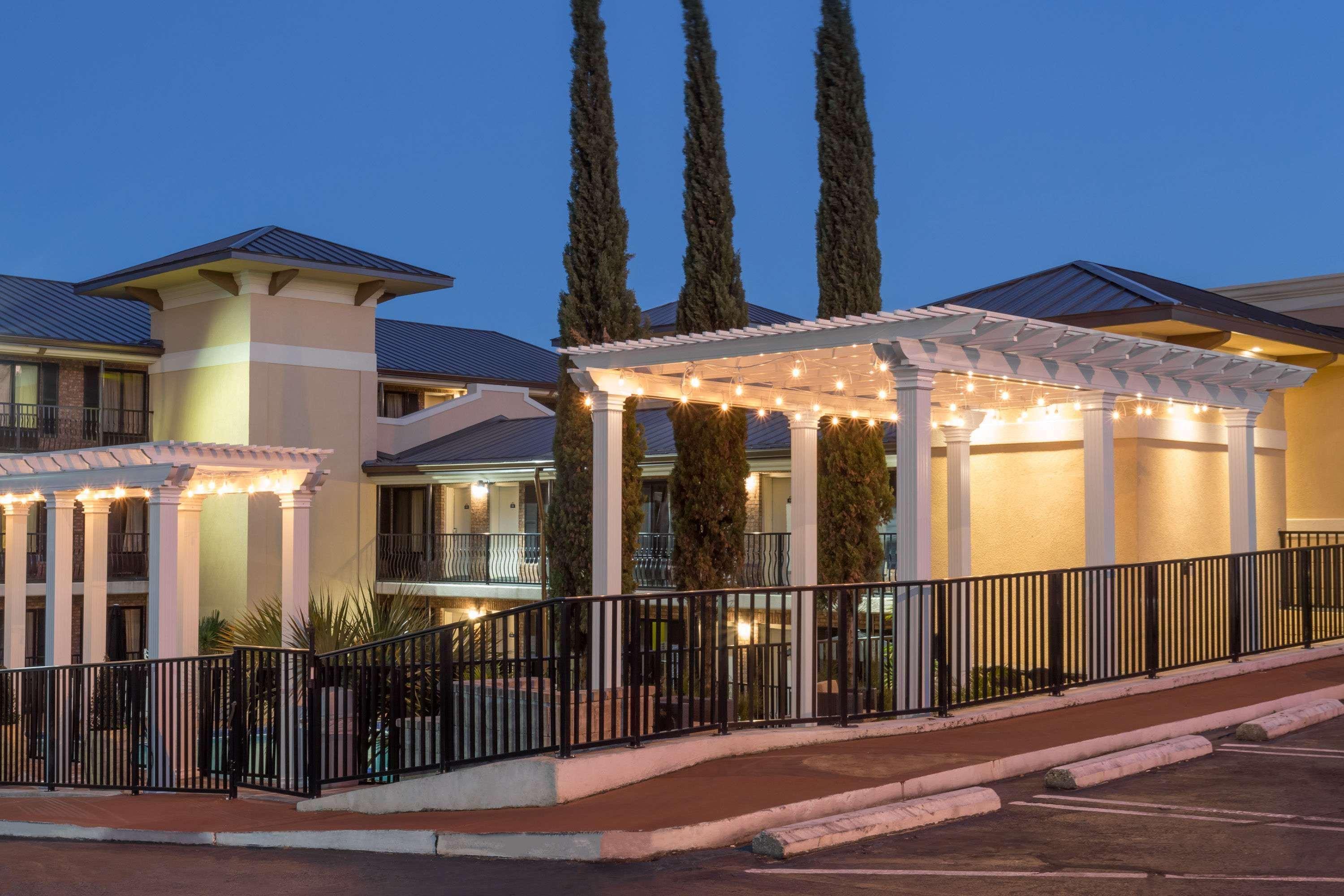 Days Inn By Wyndham Pensacola - Historic Downtown Εξωτερικό φωτογραφία