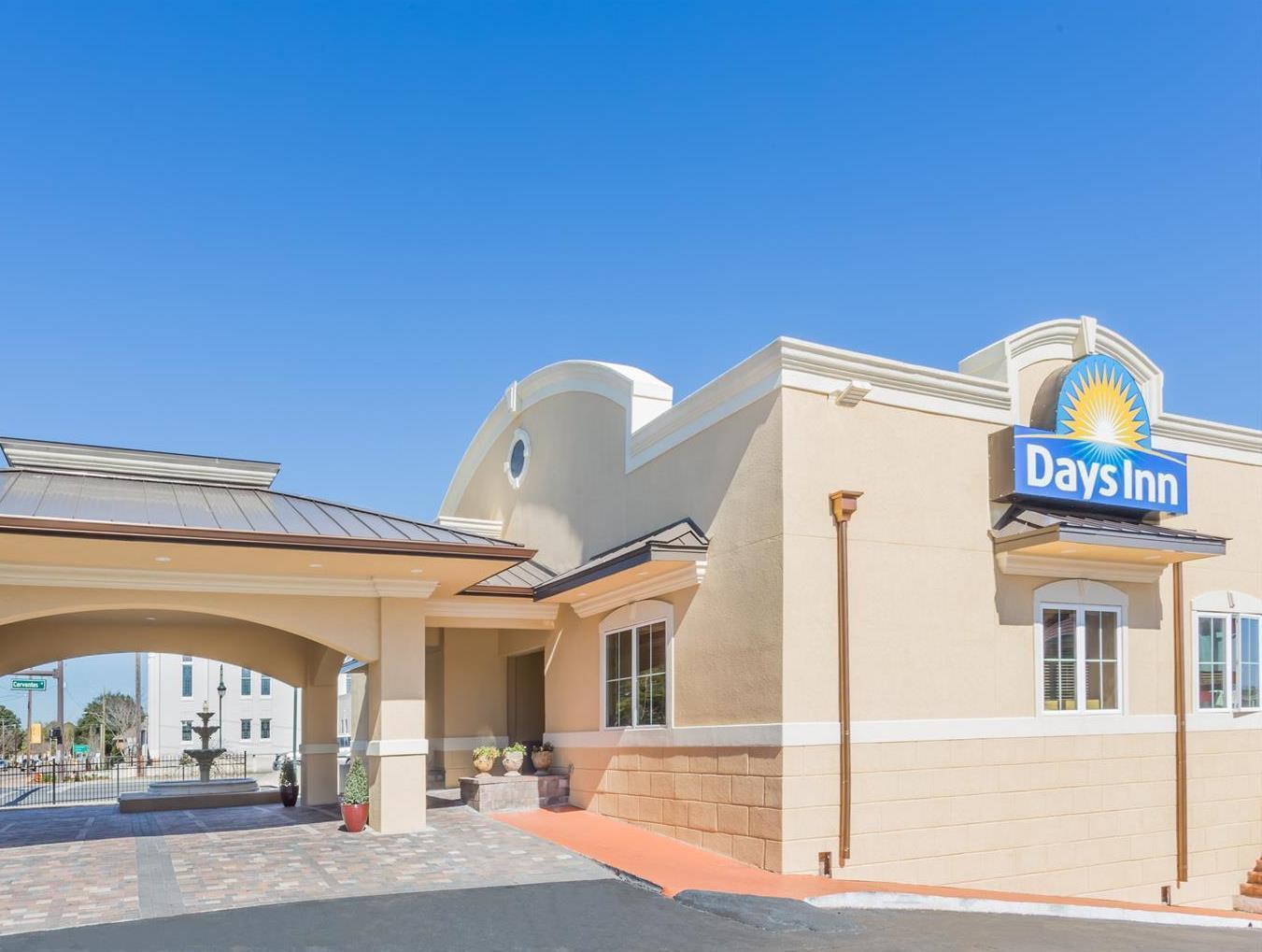 Days Inn By Wyndham Pensacola - Historic Downtown Εξωτερικό φωτογραφία