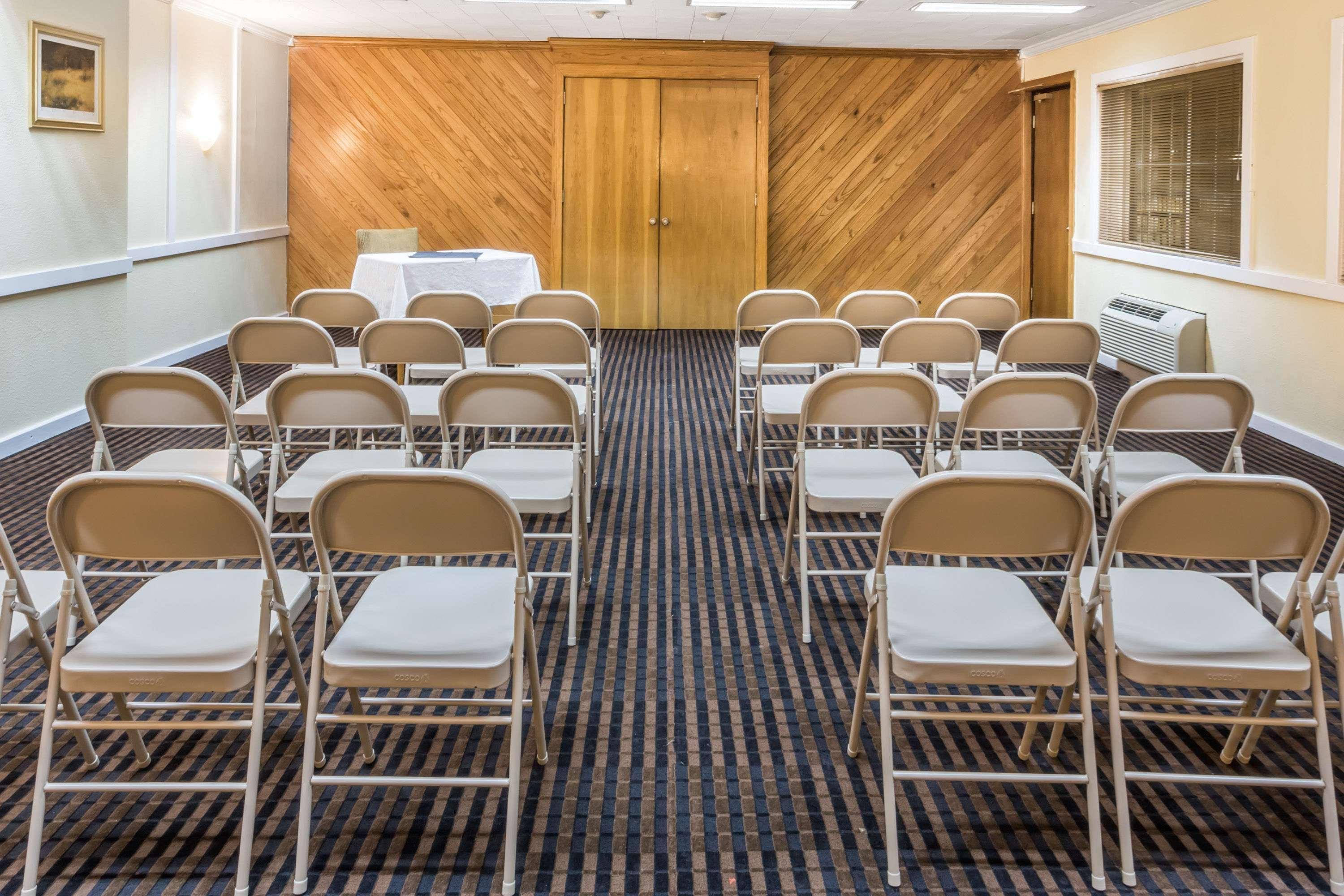 Days Inn By Wyndham Pensacola - Historic Downtown Εξωτερικό φωτογραφία