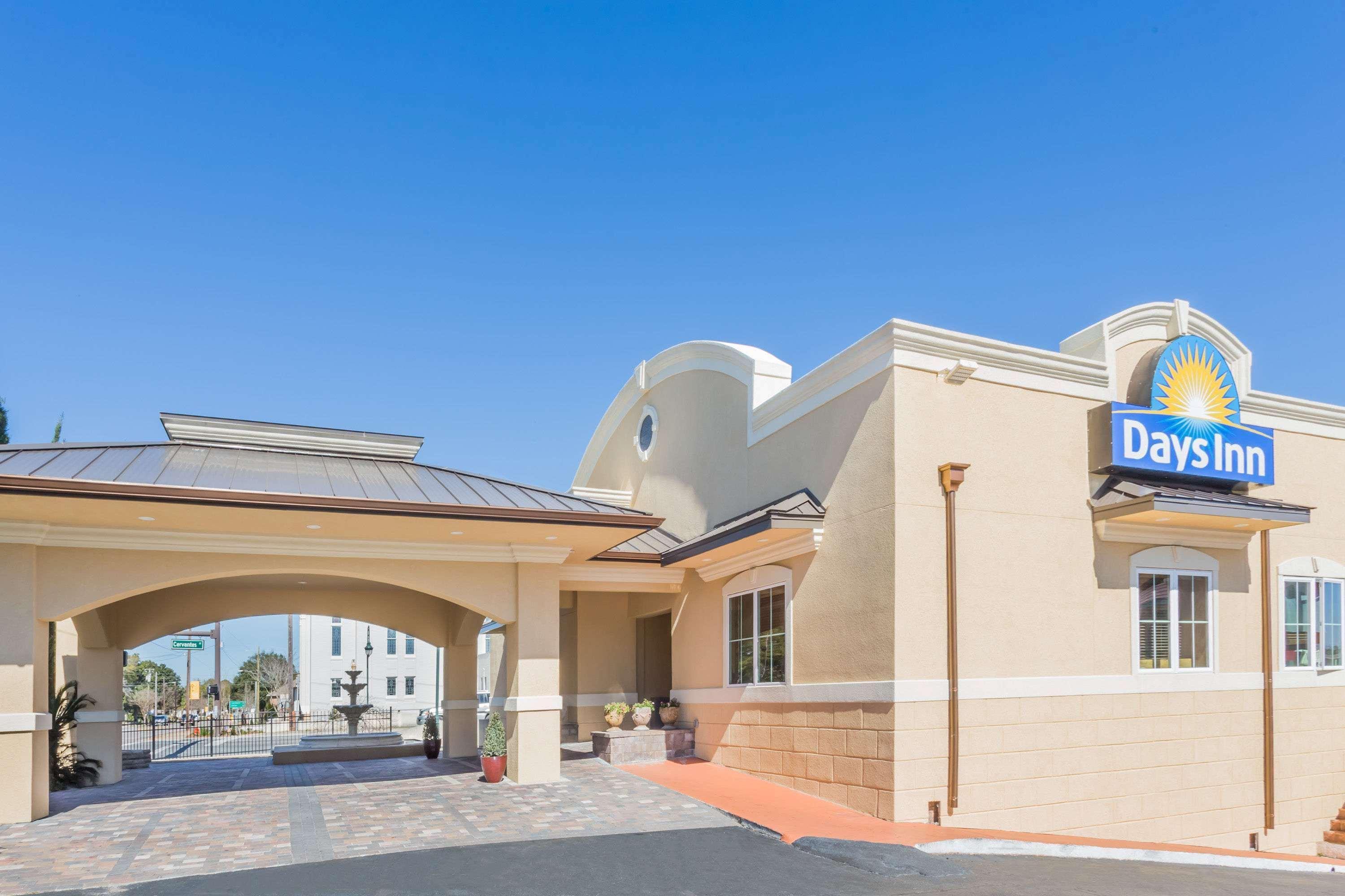 Days Inn By Wyndham Pensacola - Historic Downtown Εξωτερικό φωτογραφία