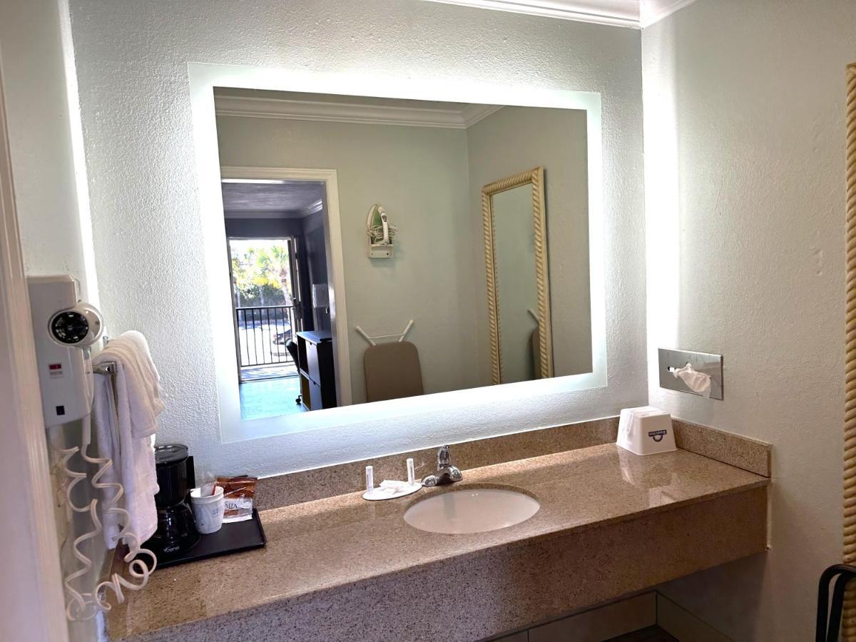 Days Inn By Wyndham Pensacola - Historic Downtown Εξωτερικό φωτογραφία