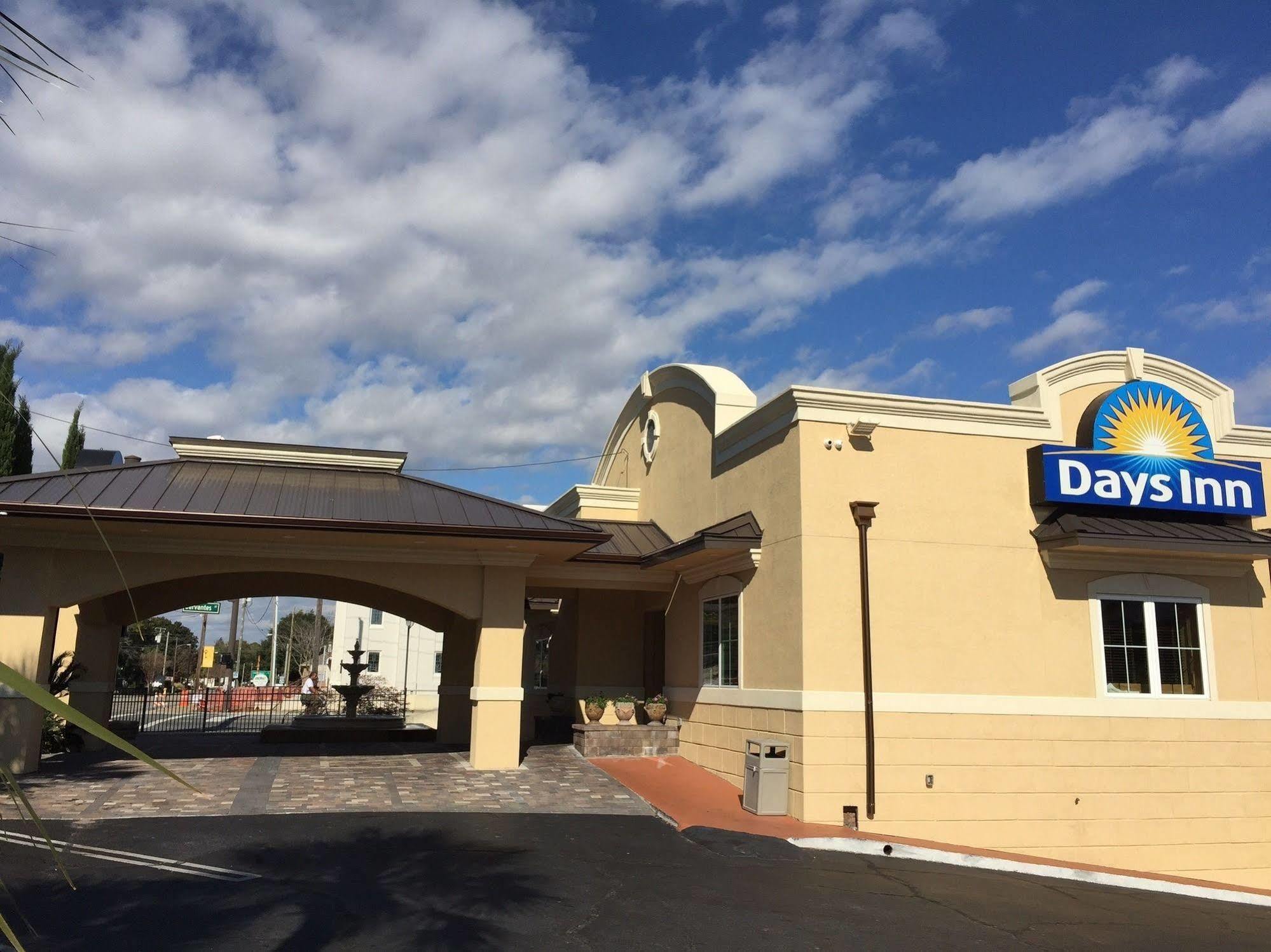 Days Inn By Wyndham Pensacola - Historic Downtown Εξωτερικό φωτογραφία