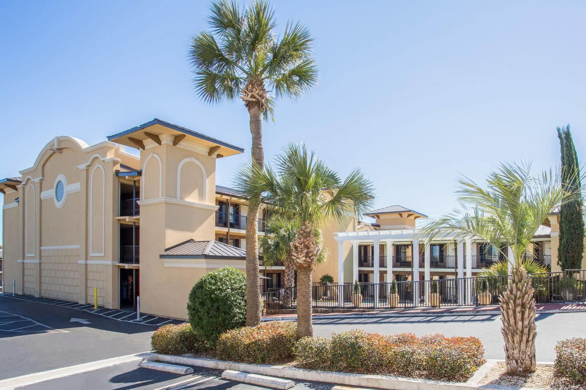 Days Inn By Wyndham Pensacola - Historic Downtown Εξωτερικό φωτογραφία