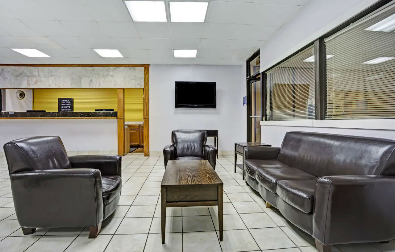Days Inn By Wyndham Pensacola - Historic Downtown Εξωτερικό φωτογραφία